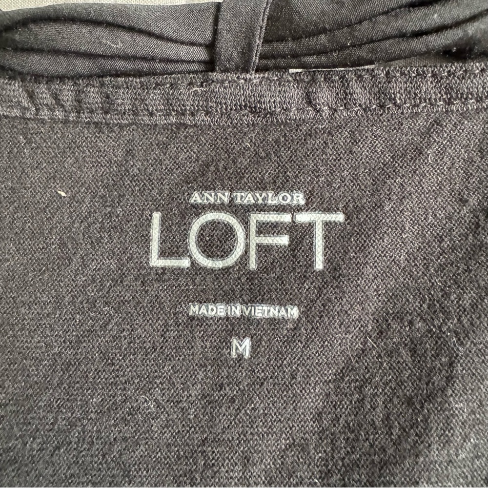 LOFT Black Flutter Sleeve Tee w silk trim at neck and sleeves Sz M - Picture 4 of 5